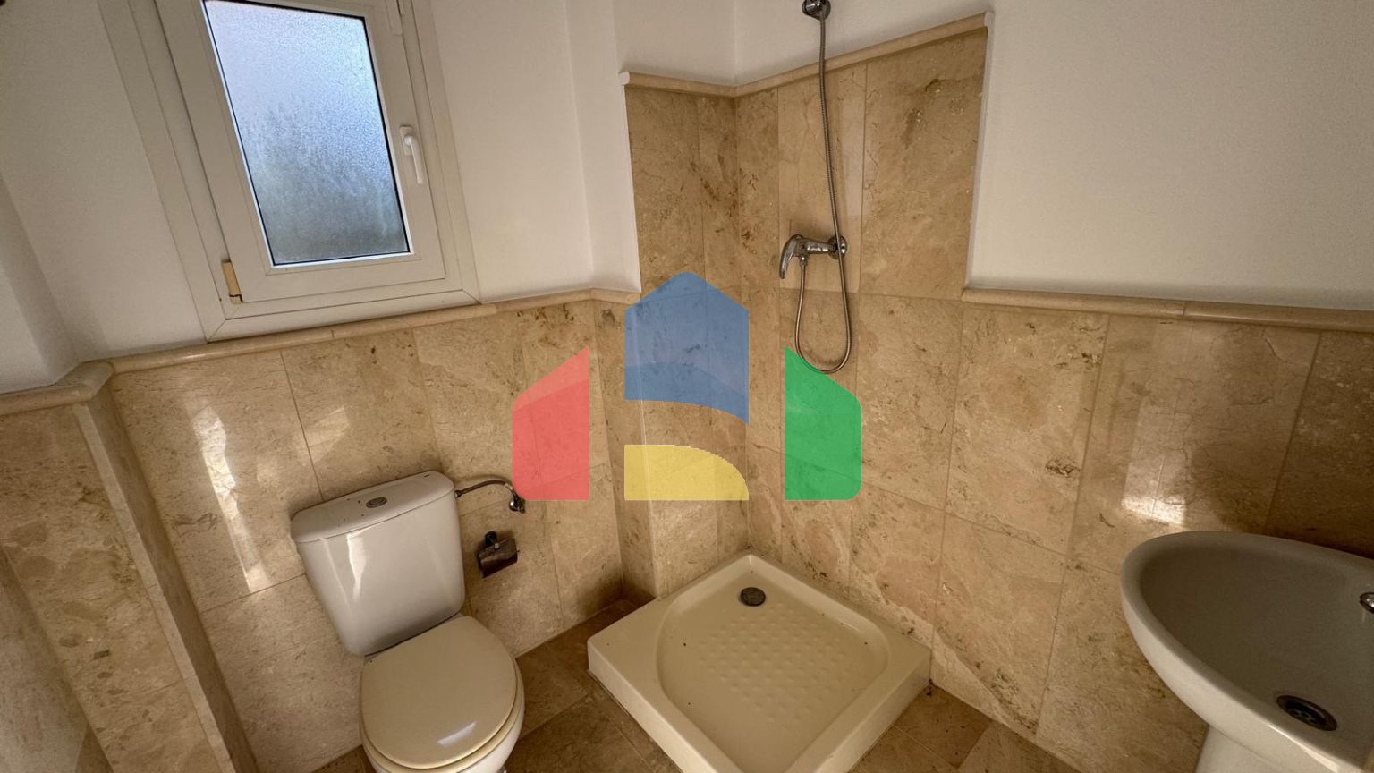 ВИЛЛА НОВОСТРОЙ С УЧАСТКОМ 430 М2 С ПРИВАТНЫМ БАССЕЙНОМ. 3 СПАЛЬНИ. 2 ВАННЫЕ. 117 М2 ПЛОЩАДЬ.СОЛЯРИЙ