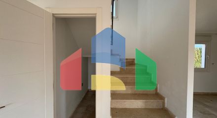 ВИЛЛА НОВОСТРОЙ С УЧАСТКОМ 430 М2 С ПРИВАТНЫМ БАССЕЙНОМ. 3 СПАЛЬНИ. 2 ВАННЫЕ. 117 М2 ПЛОЩАДЬ.СОЛЯРИЙ