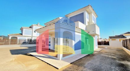 Новые виллы на просторных участках площадью 500+ м² в Лорке