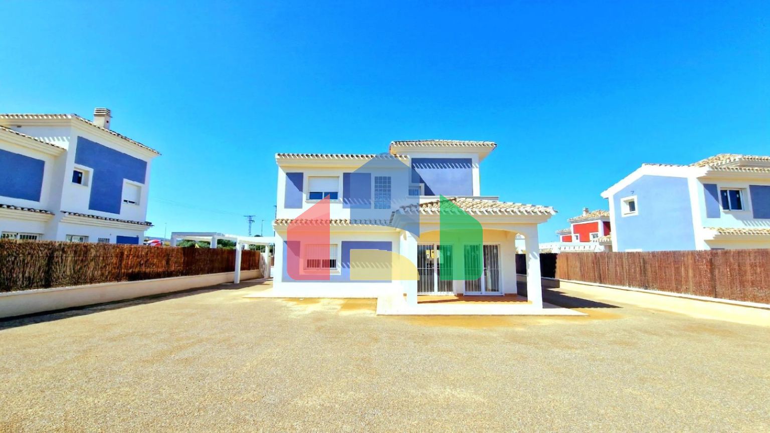 Новые виллы на просторных участках площадью 500+ м² в Лорке