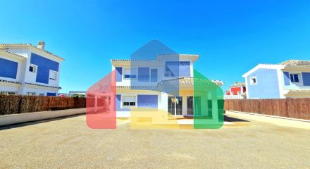 Новые виллы на просторных участках площадью 500+ м² в Лорке