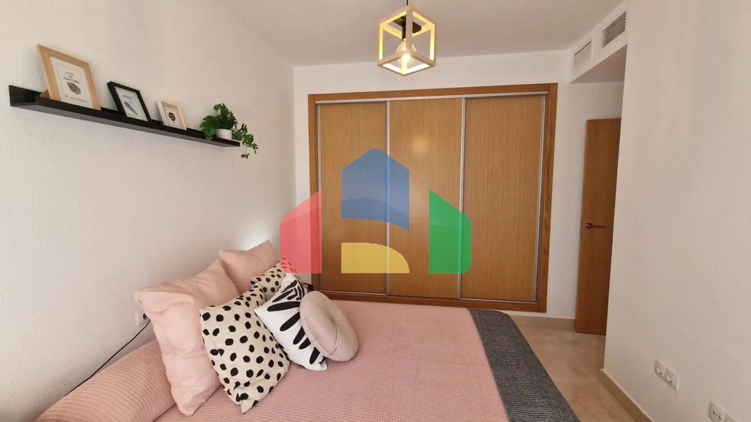 Новые виллы на просторных участках площадью 500+ м² в Лорке