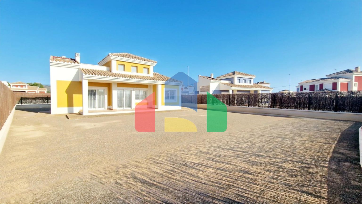 Новые виллы на просторных участках площадью 500+ м² в Лорке