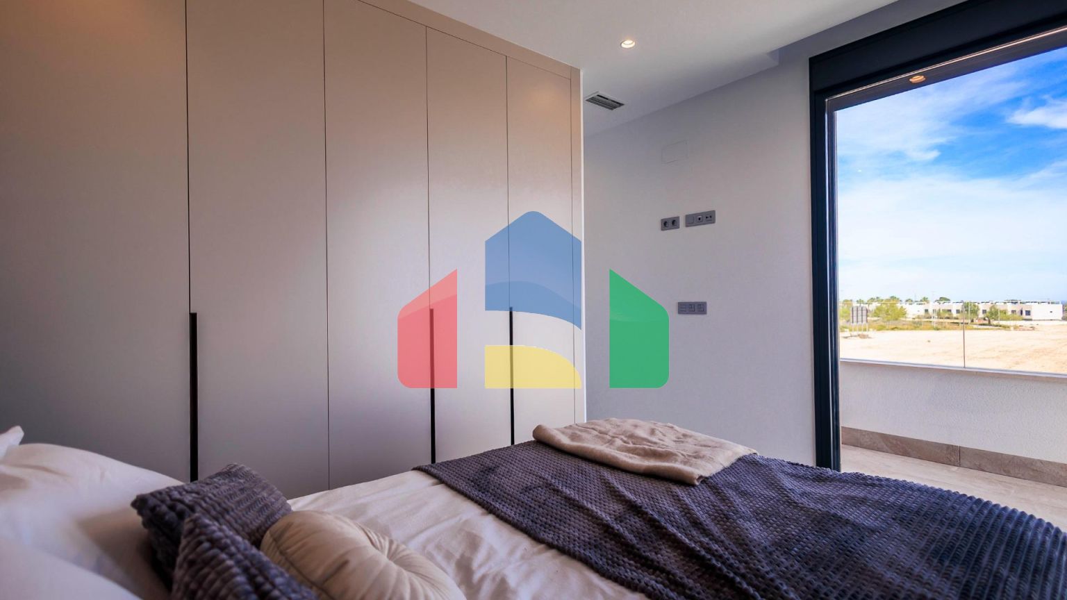 НОВЫЕ ВИЛЛЫ В ПИЛАР-ДЕ-ЛА-ОРАДАДА НА ПОЛЕ ДЛЯ ГОЛЬФА