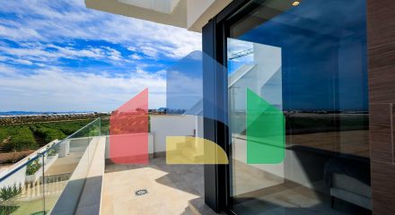 НОВЫЕ ВИЛЛЫ В ПИЛАР-ДЕ-ЛА-ОРАДАДА НА ПОЛЕ ДЛЯ ГОЛЬФА