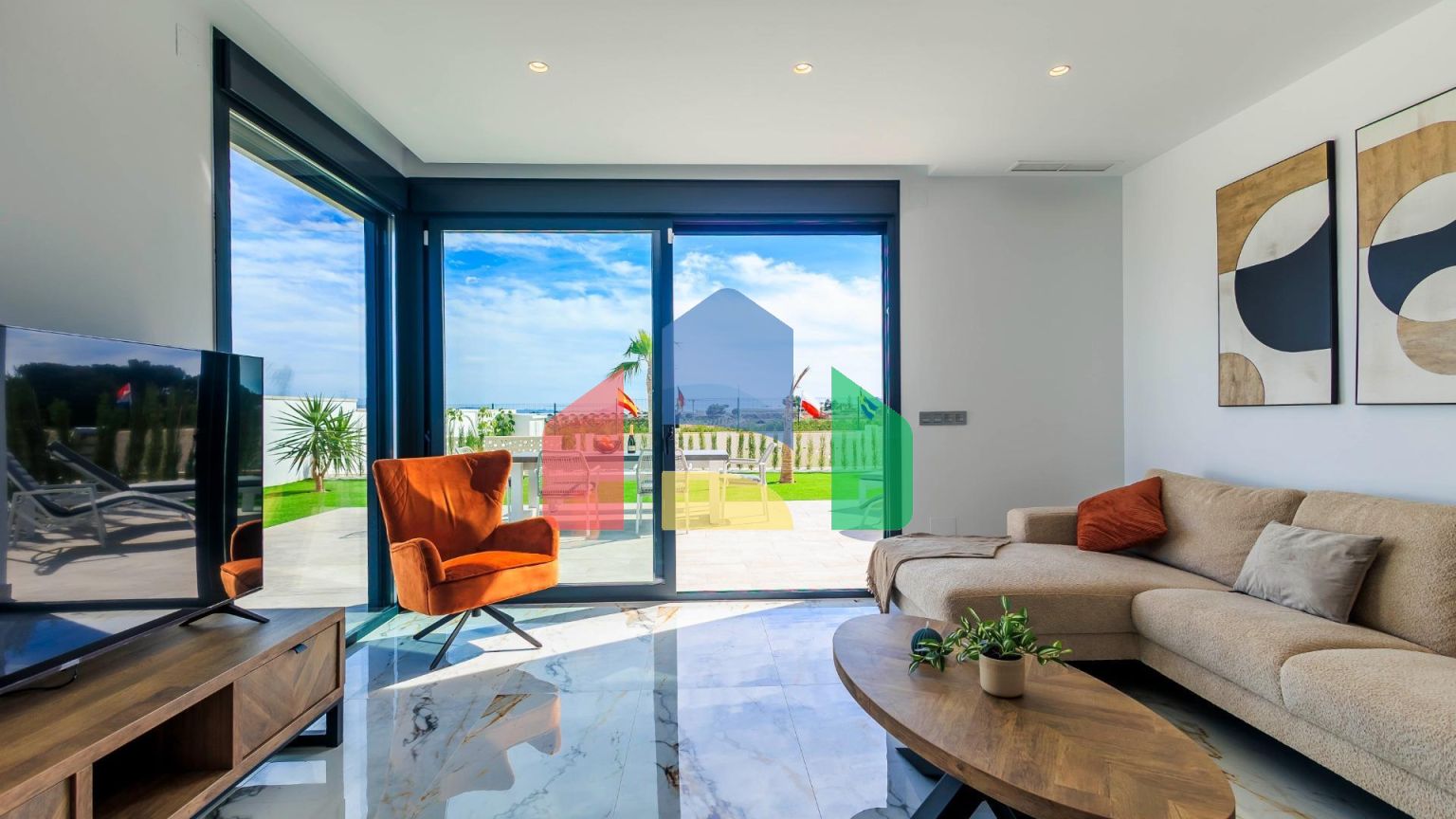 НОВЫЕ ВИЛЛЫ В ПИЛАР-ДЕ-ЛА-ОРАДАДА НА ПОЛЕ ДЛЯ ГОЛЬФА