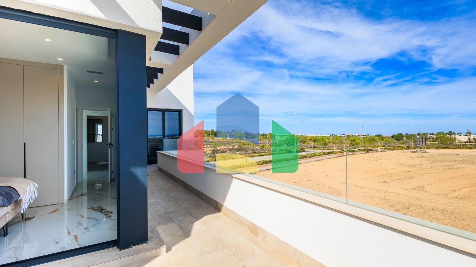 НОВЫЕ ВИЛЛЫ В ПИЛАР-ДЕ-ЛА-ОРАДАДА НА ПОЛЕ ДЛЯ ГОЛЬФА