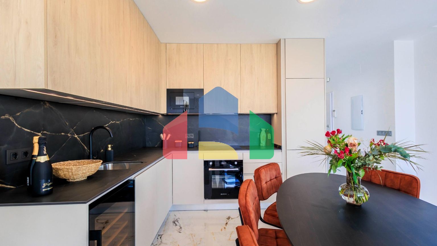 НОВЫЕ ВИЛЛЫ В ПИЛАР-ДЕ-ЛА-ОРАДАДА НА ПОЛЕ ДЛЯ ГОЛЬФА