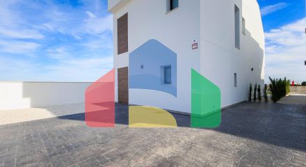 НОВЫЕ ВИЛЛЫ В ПИЛАР-ДЕ-ЛА-ОРАДАДА НА ПОЛЕ ДЛЯ ГОЛЬФА