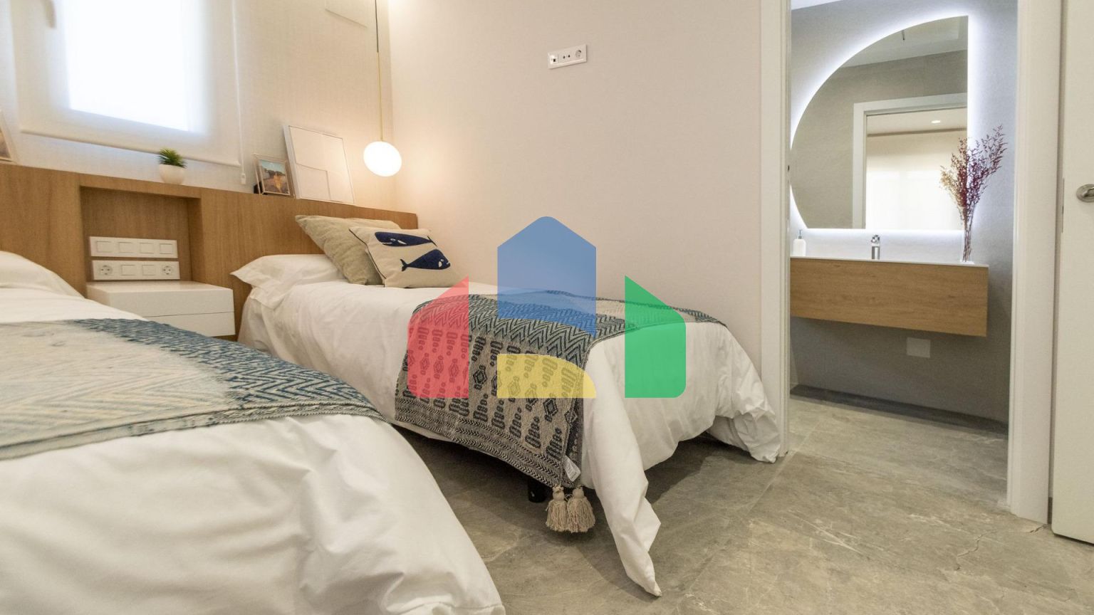 НОВЫЕ ВИЛЛЫ В ПИЛАР-ДЕ-ЛА-ОРАДАДА НА ПОЛЕ ДЛЯ ГОЛЬФА