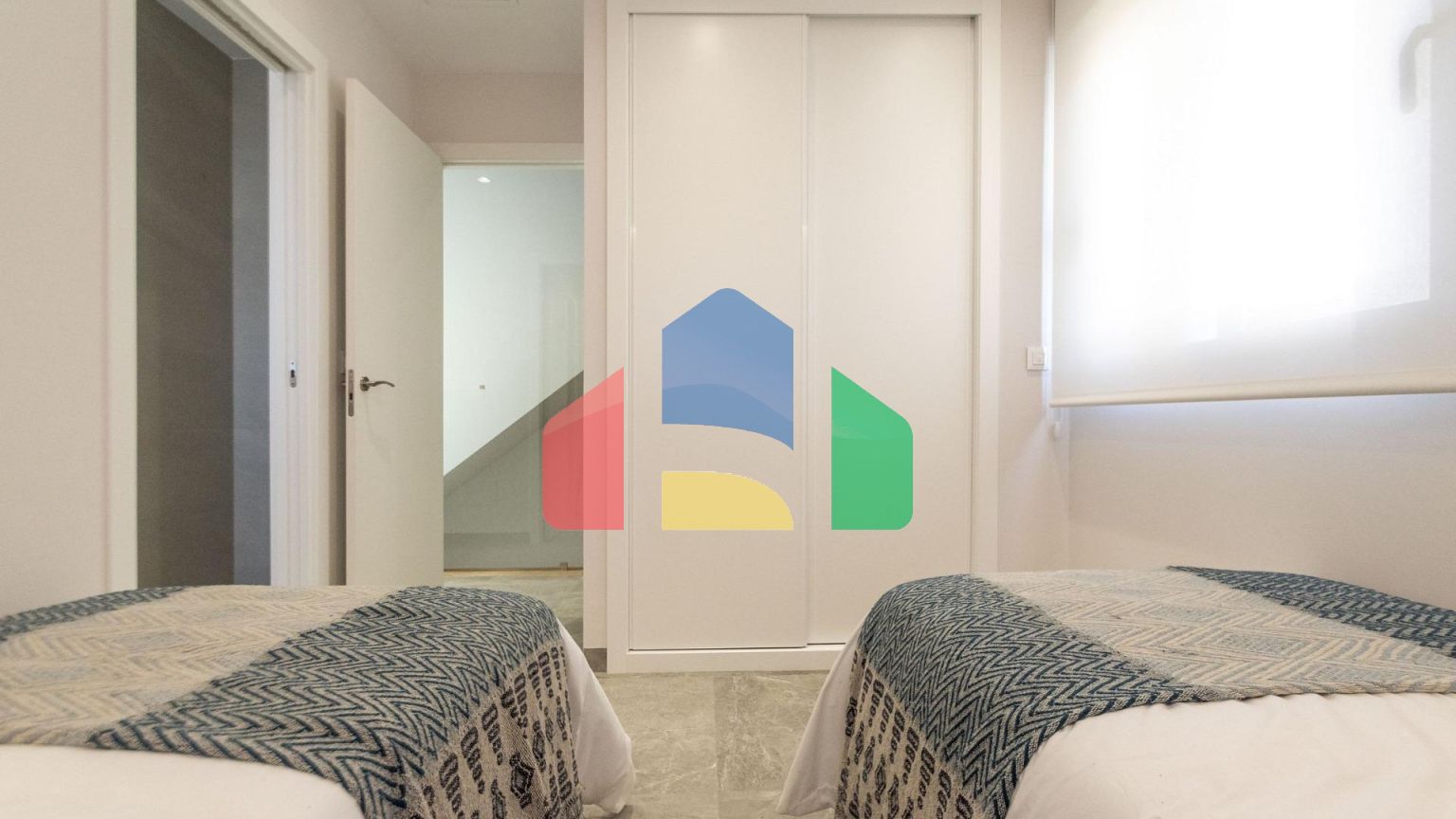 НОВЫЕ ВИЛЛЫ В ПИЛАР-ДЕ-ЛА-ОРАДАДА НА ПОЛЕ ДЛЯ ГОЛЬФА