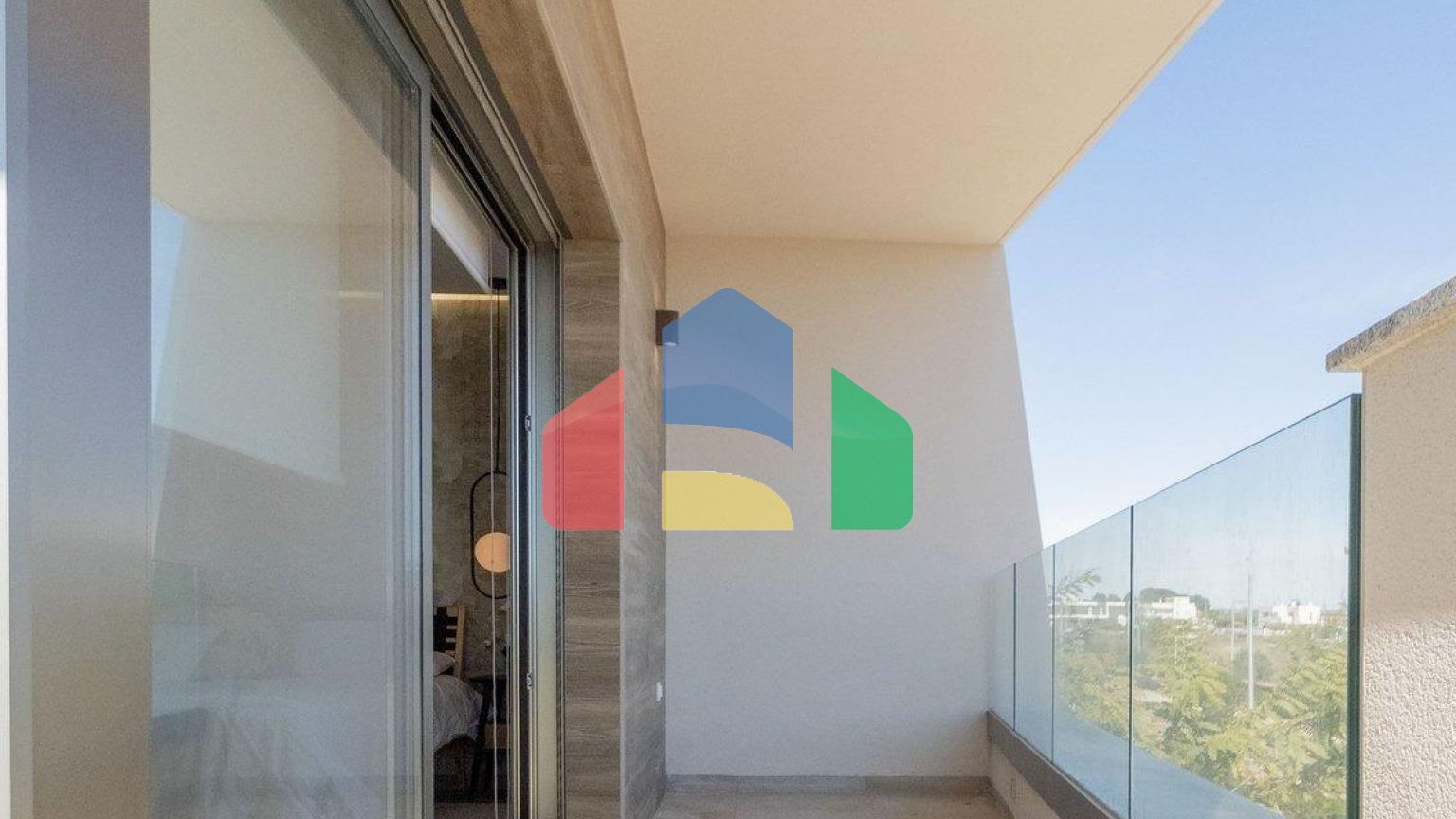 НОВЫЕ ВИЛЛЫ В ПИЛАР-ДЕ-ЛА-ОРАДАДА НА ПОЛЕ ДЛЯ ГОЛЬФА