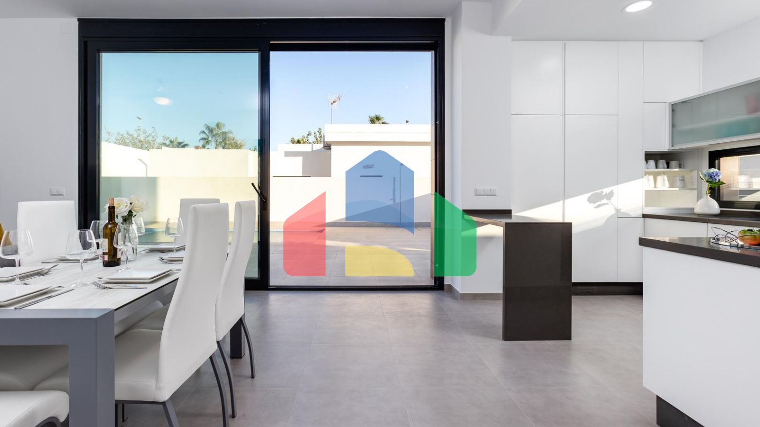 СРЕДИЗЕМНОМОРСКАЯ ВИЛЛА В ГОРОДСКОЙ ЗОНЕ НЕДАЛЕКО ОТ МОРЯ