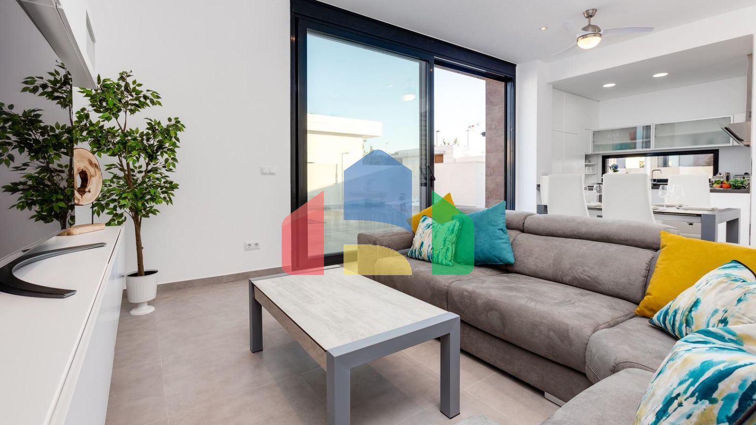 СРЕДИЗЕМНОМОРСКАЯ ВИЛЛА В ГОРОДСКОЙ ЗОНЕ НЕДАЛЕКО ОТ МОРЯ