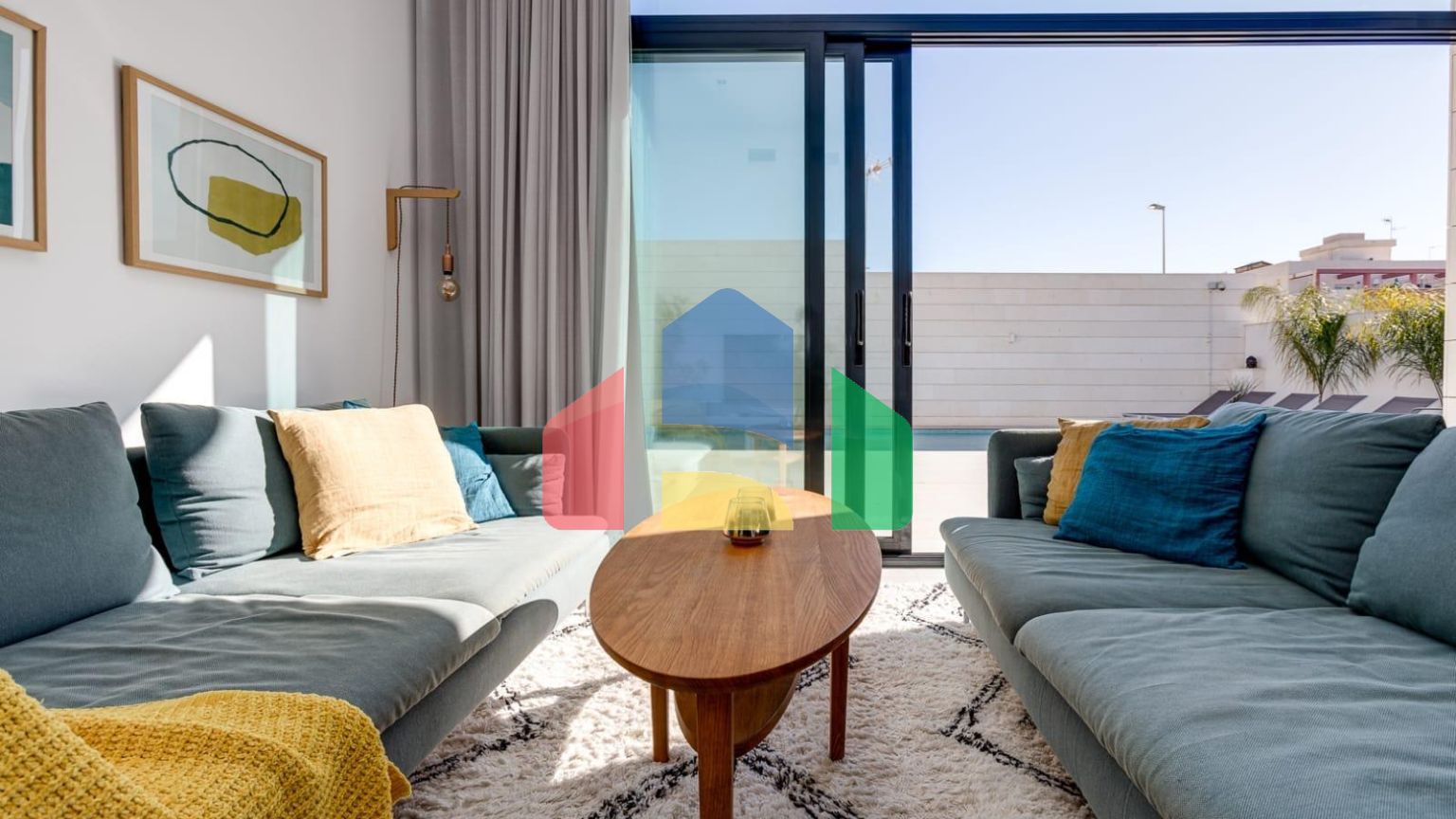 СРЕДИЗЕМНОМОРСКАЯ ВИЛЛА В ГОРОДСКОЙ ЗОНЕ НЕДАЛЕКО ОТ МОРЯ