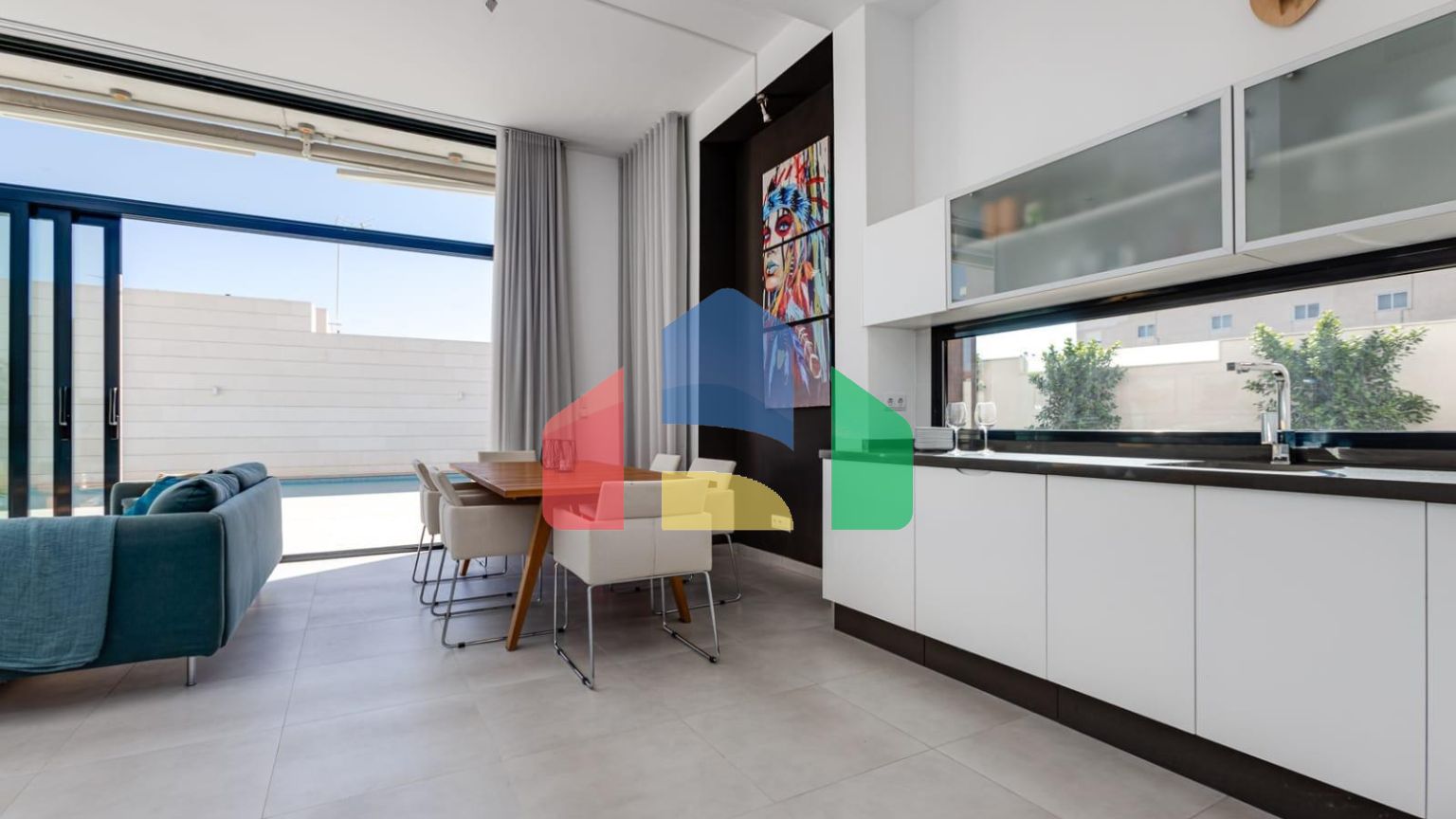 СРЕДИЗЕМНОМОРСКАЯ ВИЛЛА В ГОРОДСКОЙ ЗОНЕ НЕДАЛЕКО ОТ МОРЯ