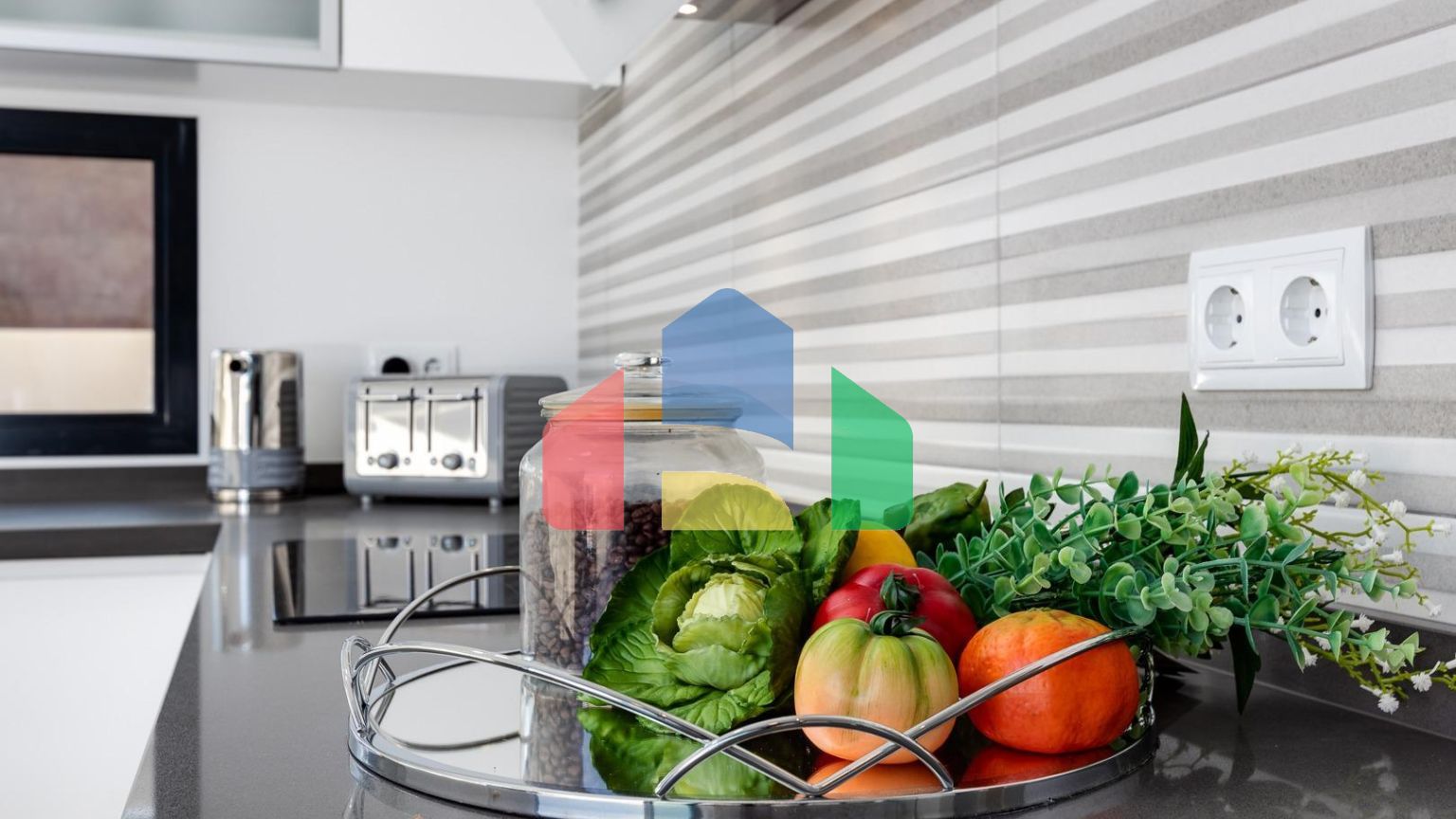 СРЕДИЗЕМНОМОРСКАЯ ВИЛЛА В ГОРОДСКОЙ ЗОНЕ НЕДАЛЕКО ОТ МОРЯ