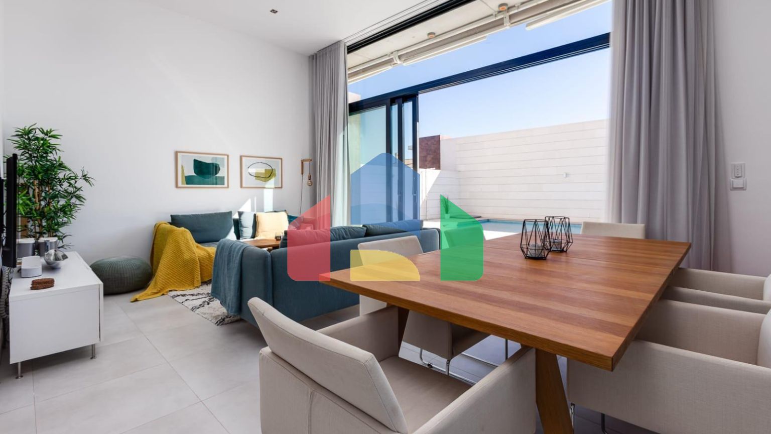 СРЕДИЗЕМНОМОРСКАЯ ВИЛЛА В ГОРОДСКОЙ ЗОНЕ НЕДАЛЕКО ОТ МОРЯ