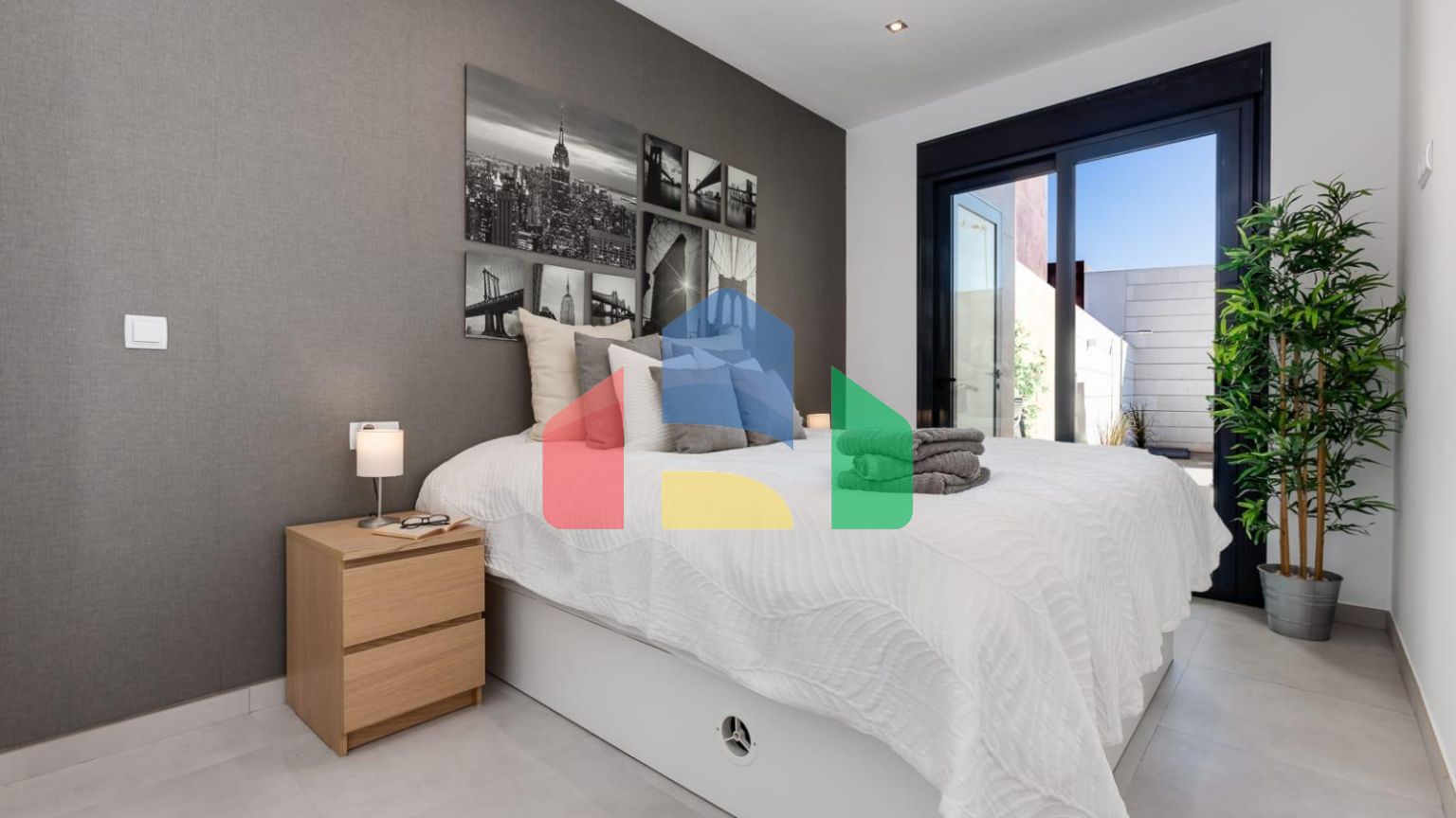 СРЕДИЗЕМНОМОРСКАЯ ВИЛЛА В ГОРОДСКОЙ ЗОНЕ НЕДАЛЕКО ОТ МОРЯ