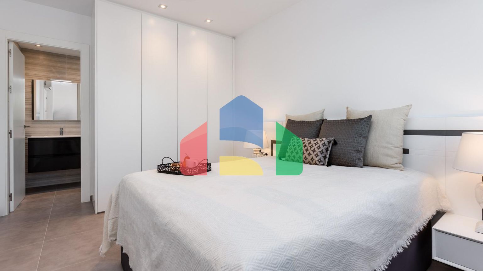 СРЕДИЗЕМНОМОРСКАЯ ВИЛЛА В ГОРОДСКОЙ ЗОНЕ НЕДАЛЕКО ОТ МОРЯ