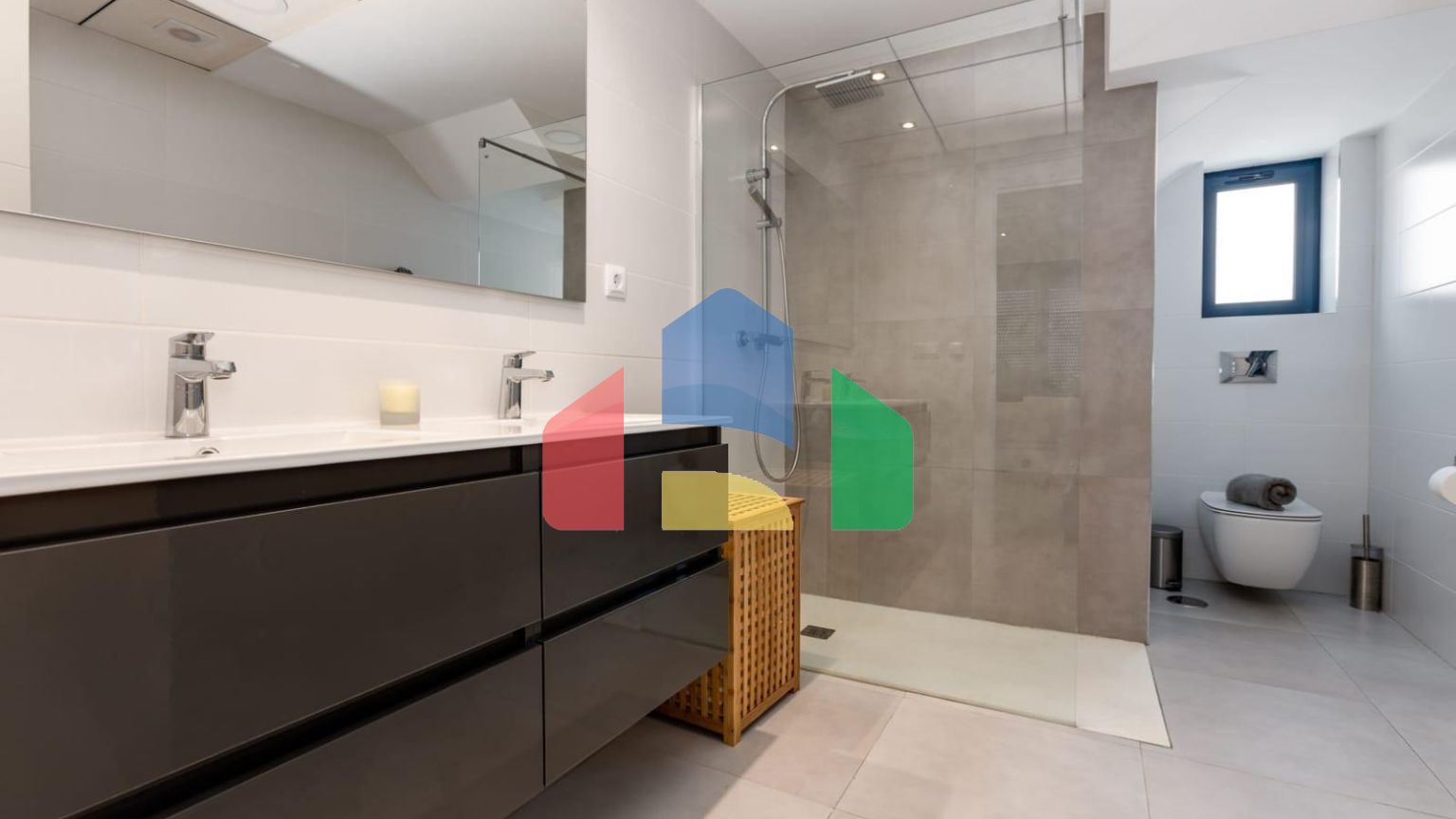 СРЕДИЗЕМНОМОРСКАЯ ВИЛЛА В ГОРОДСКОЙ ЗОНЕ НЕДАЛЕКО ОТ МОРЯ