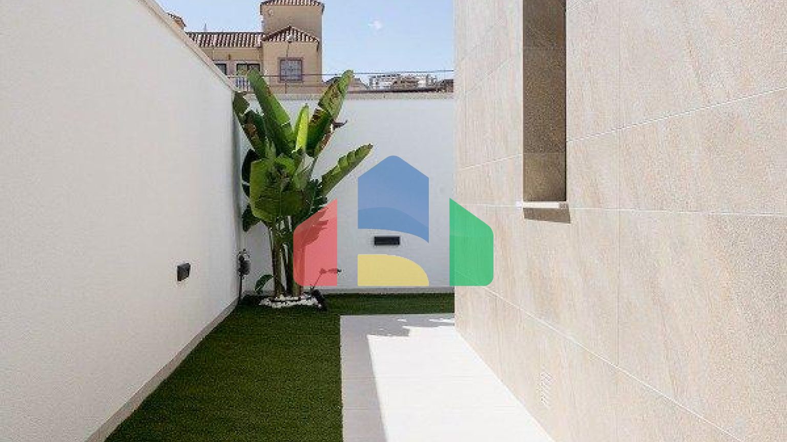 СОВРЕМЕННАЯ ВИЛЛА СО ВСЕМИ УДОБСТВАМИ