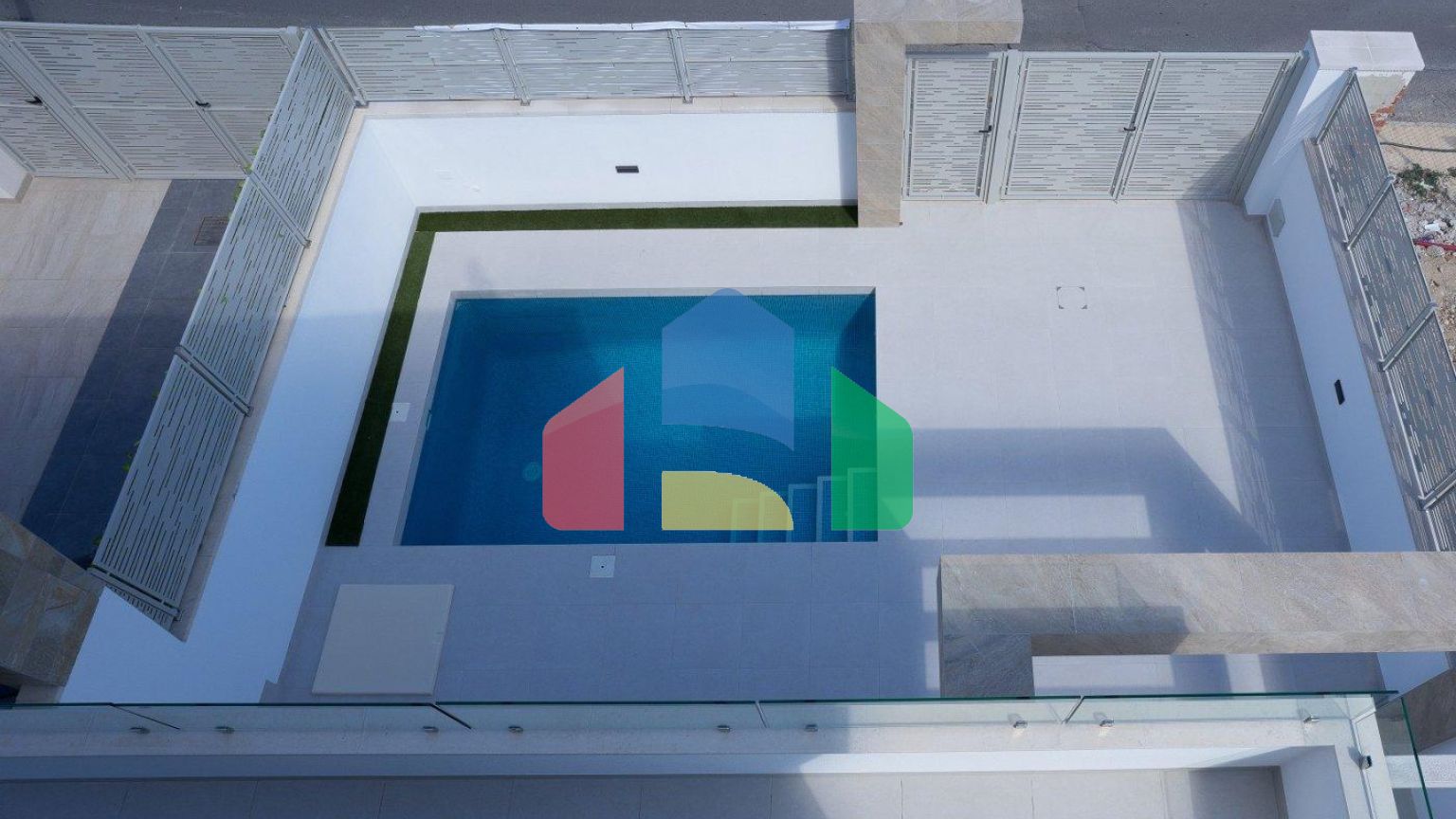 СОВРЕМЕННАЯ ВИЛЛА СО ВСЕМИ УДОБСТВАМИ