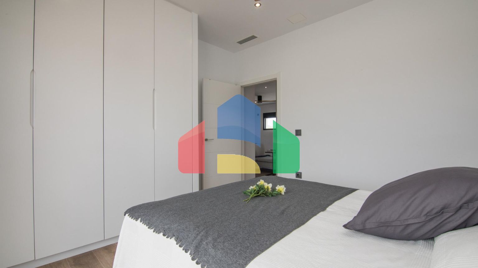 НОВЫЕ ВИЛЛЫ В ПИНОСО