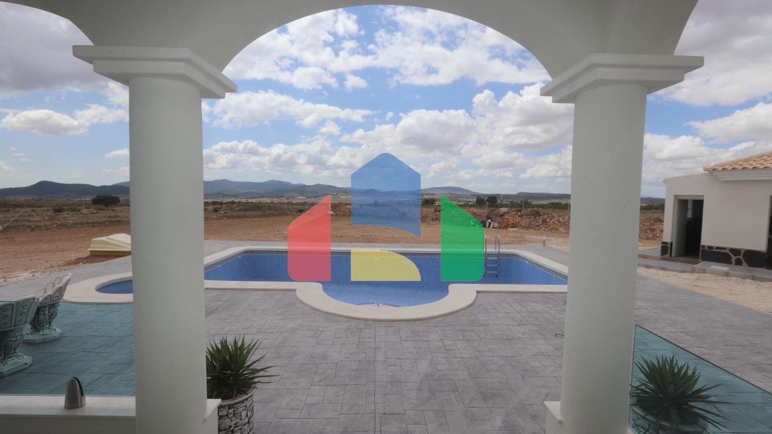 НОВЫЕ ВИЛЛЫ В ПИНОСО