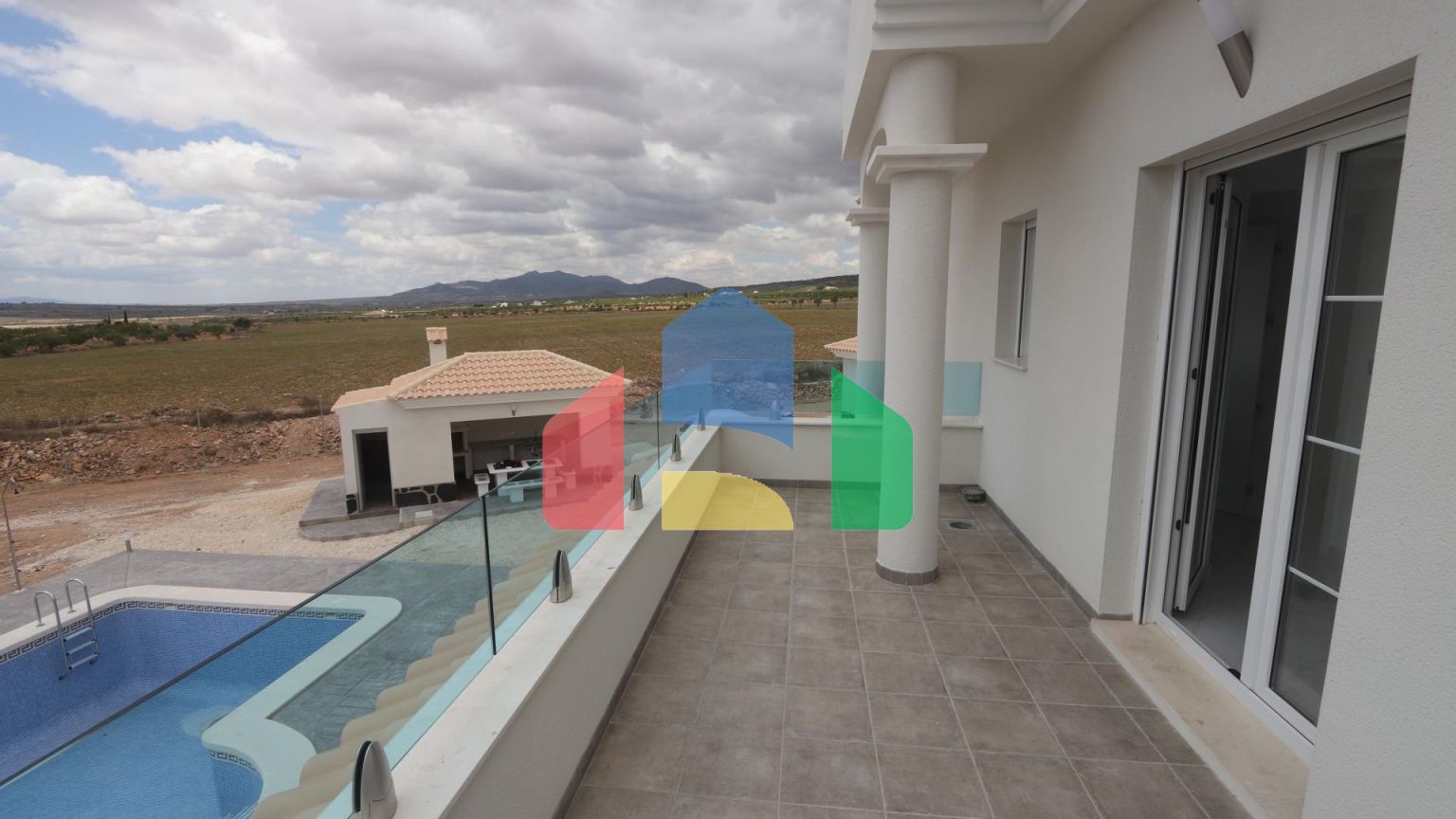 НОВЫЕ ВИЛЛЫ В ПИНОСО