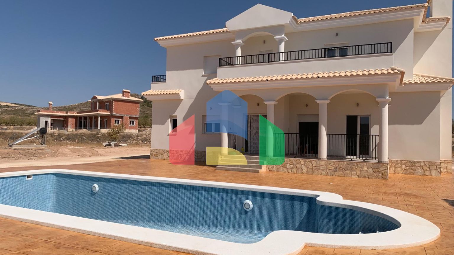 НОВЫЕ ВИЛЛЫ В ПИНОСО