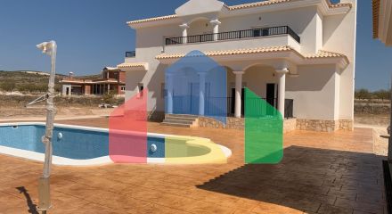 НОВЫЕ ВИЛЛЫ В ПИНОСО