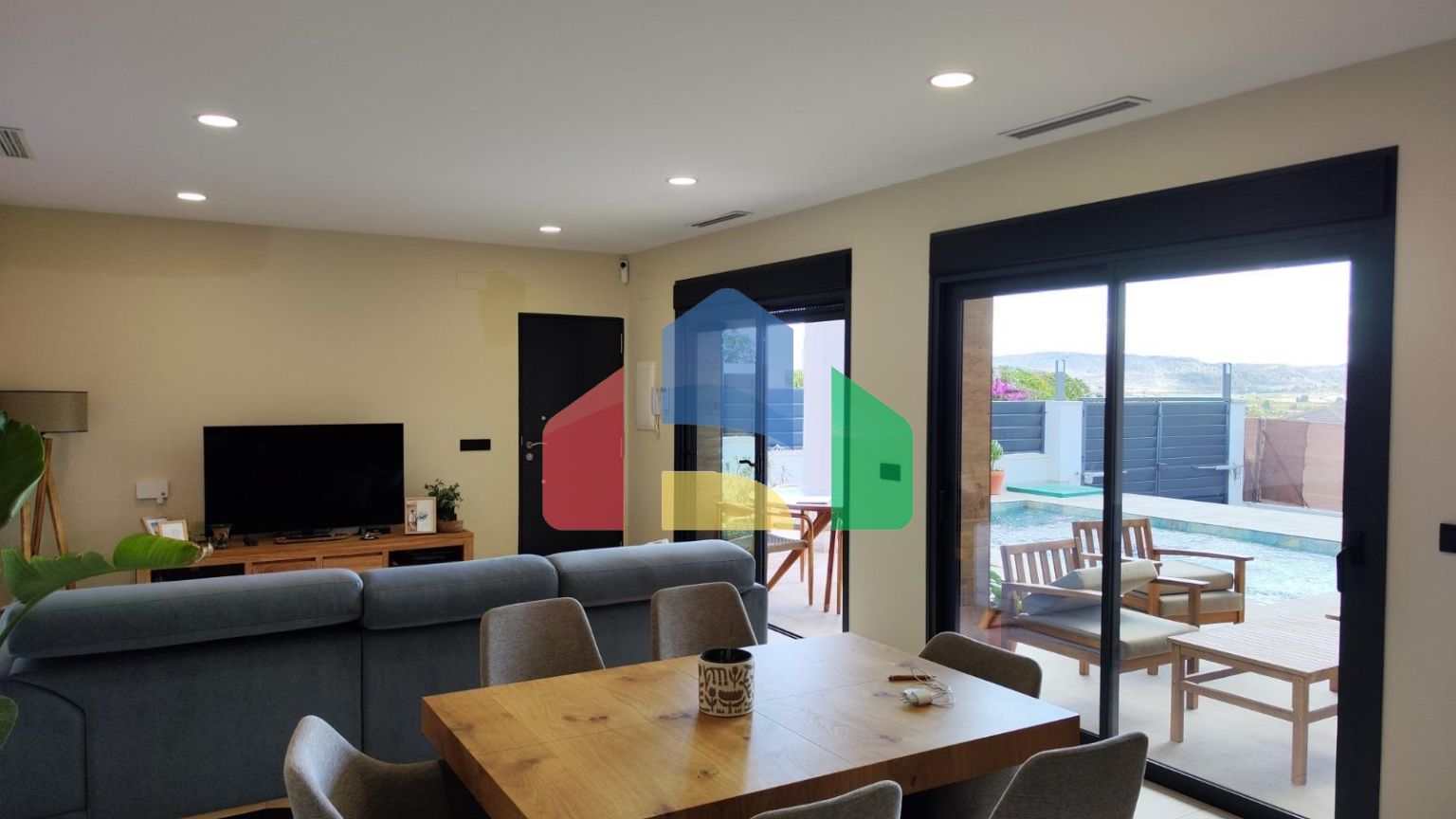 НОВЫЕ ВИЛЛЫ В ПИНОСО