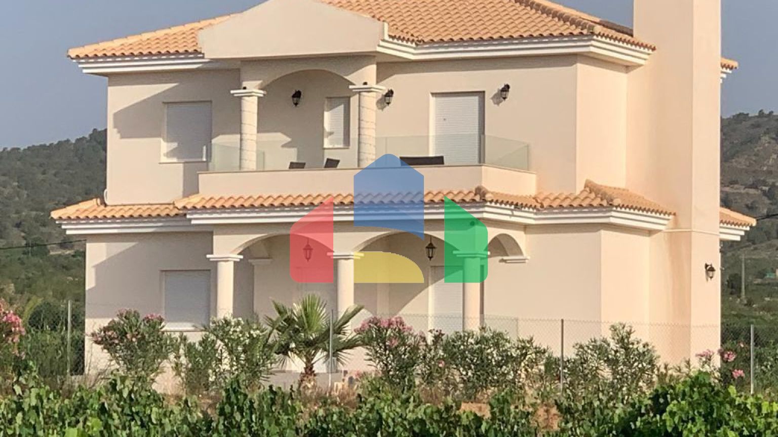 НОВЫЕ ВИЛЛЫ В ПИНОСО