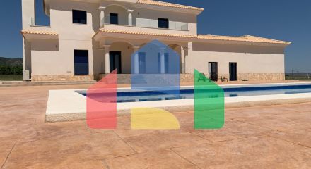 НОВЫЕ ВИЛЛЫ В ПИНОСО