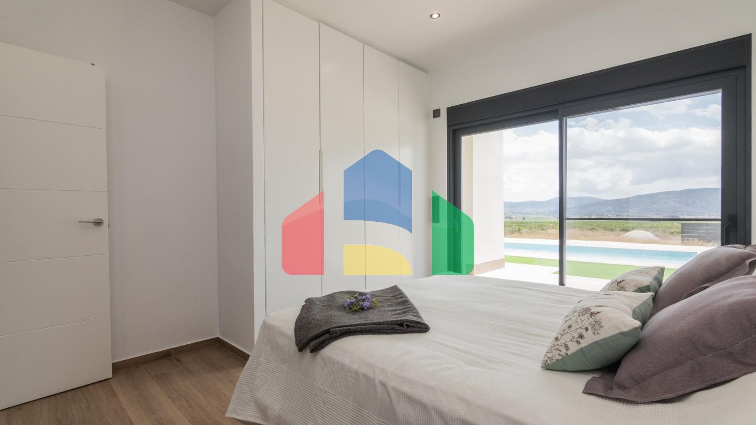 НОВЫЕ ВИЛЛЫ В ПИНОСО