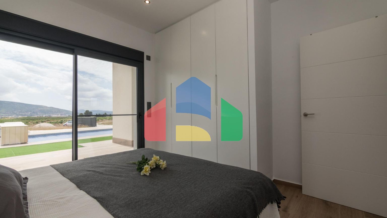 НОВЫЕ ВИЛЛЫ В ПИНОСО