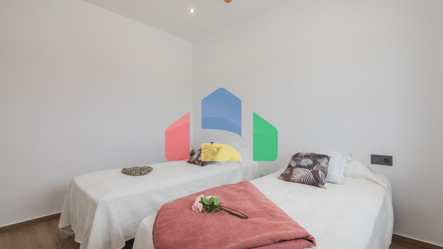 НОВЫЕ ВИЛЛЫ В ПИНОСО