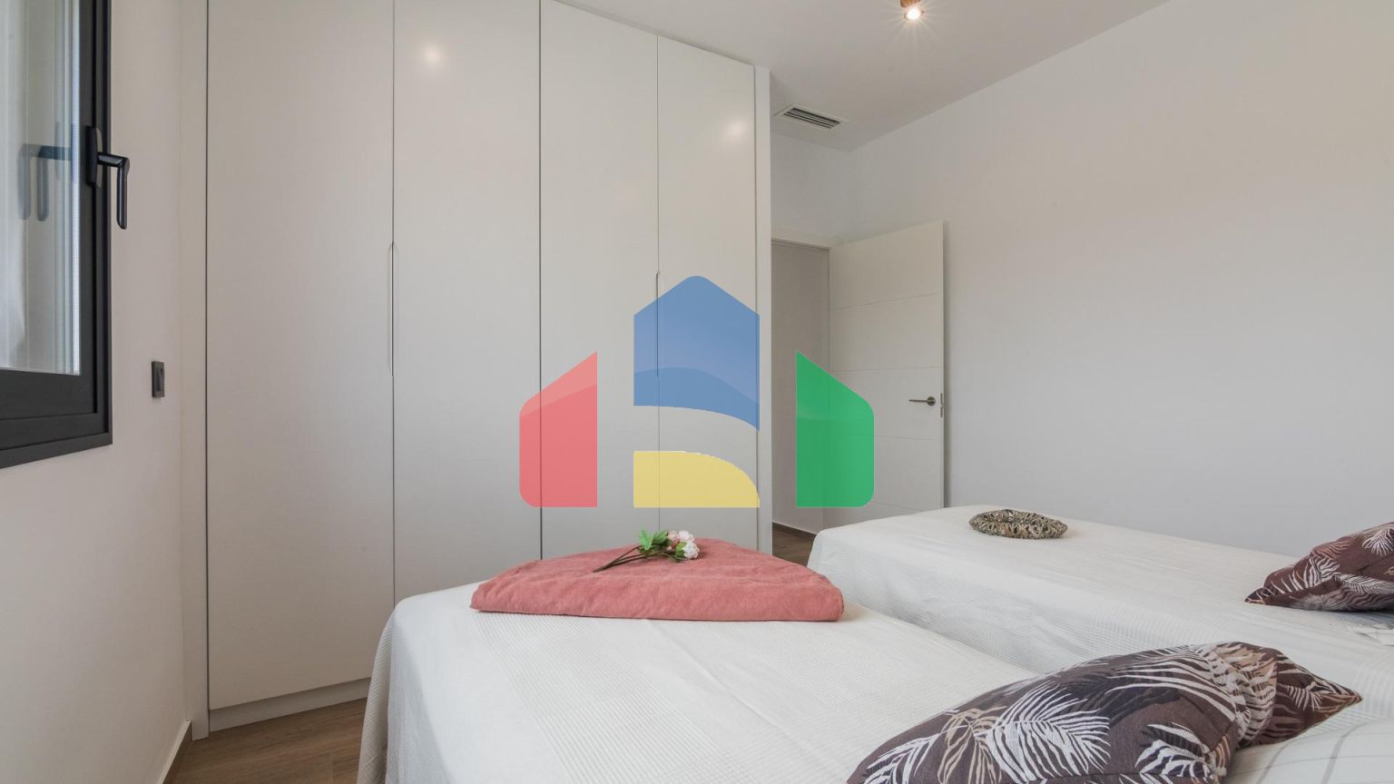 НОВЫЕ ВИЛЛЫ В ПИНОСО