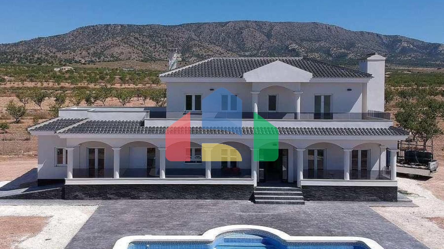 НОВЫЕ ВИЛЛЫ В ПИНОСО