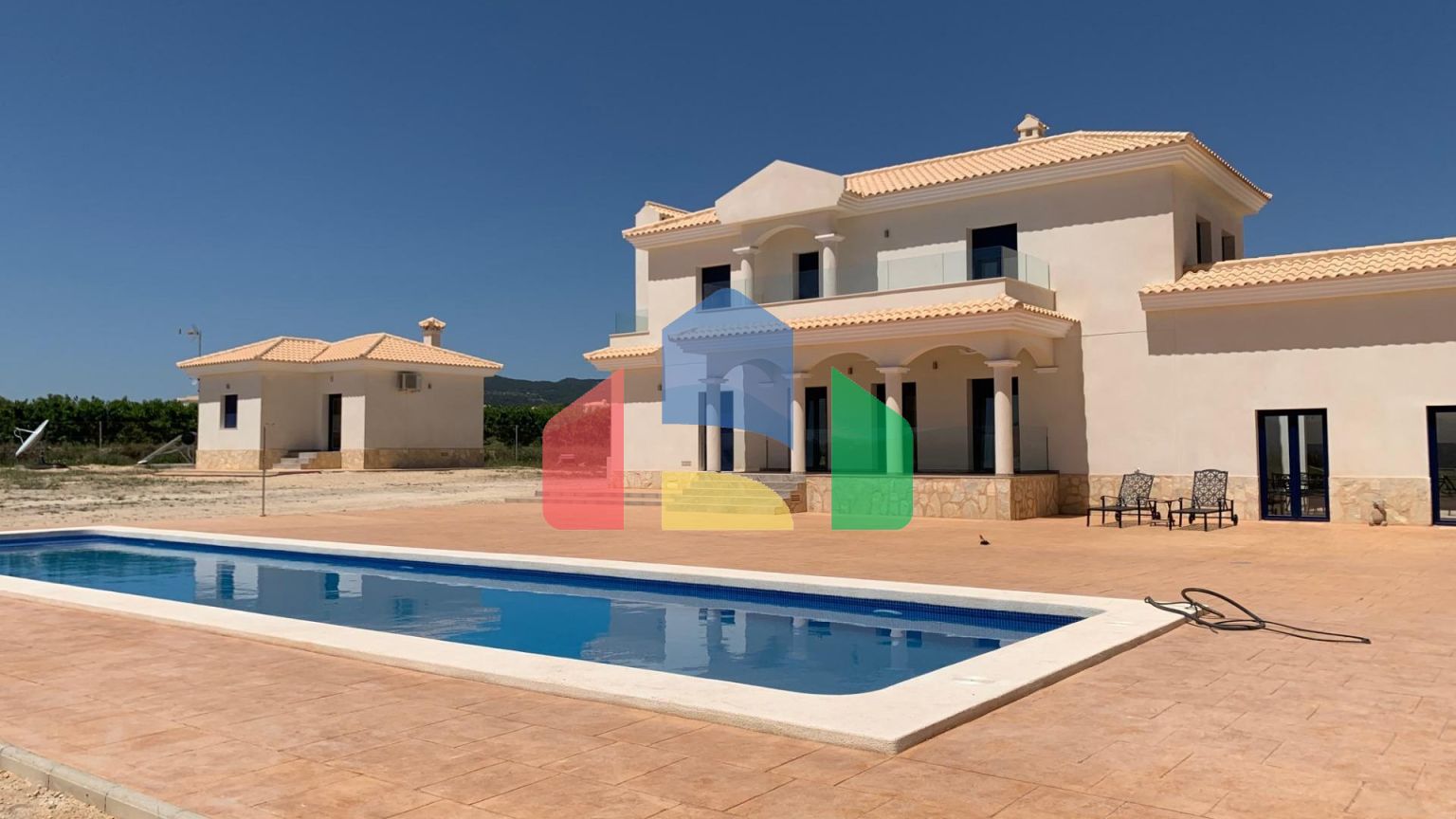 НОВЫЕ ВИЛЛЫ В ПИНОСО