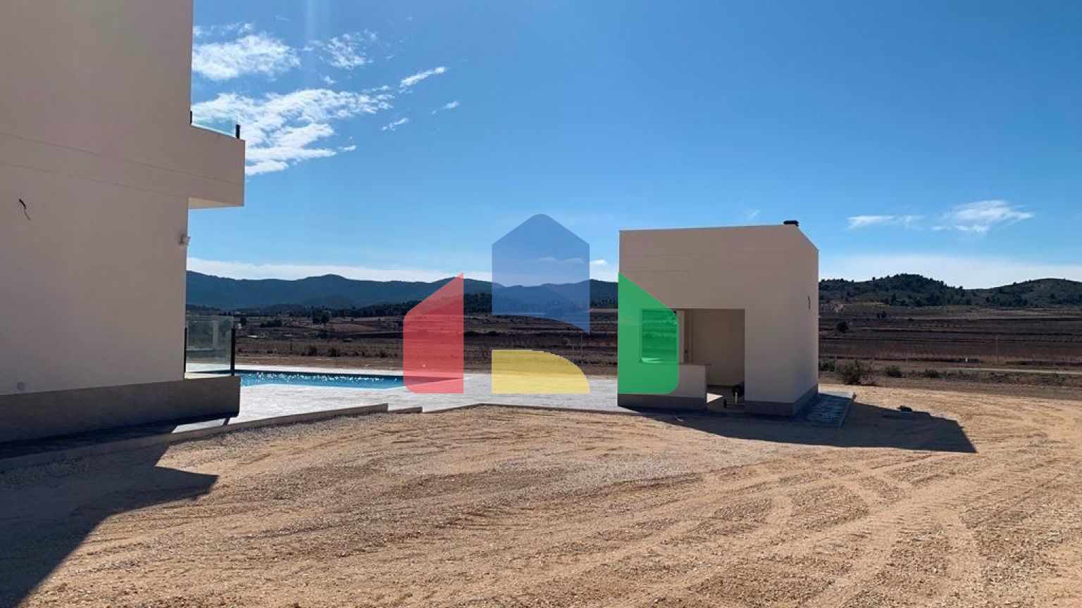 НОВЫЕ ВИЛЛЫ В ПИНОСО