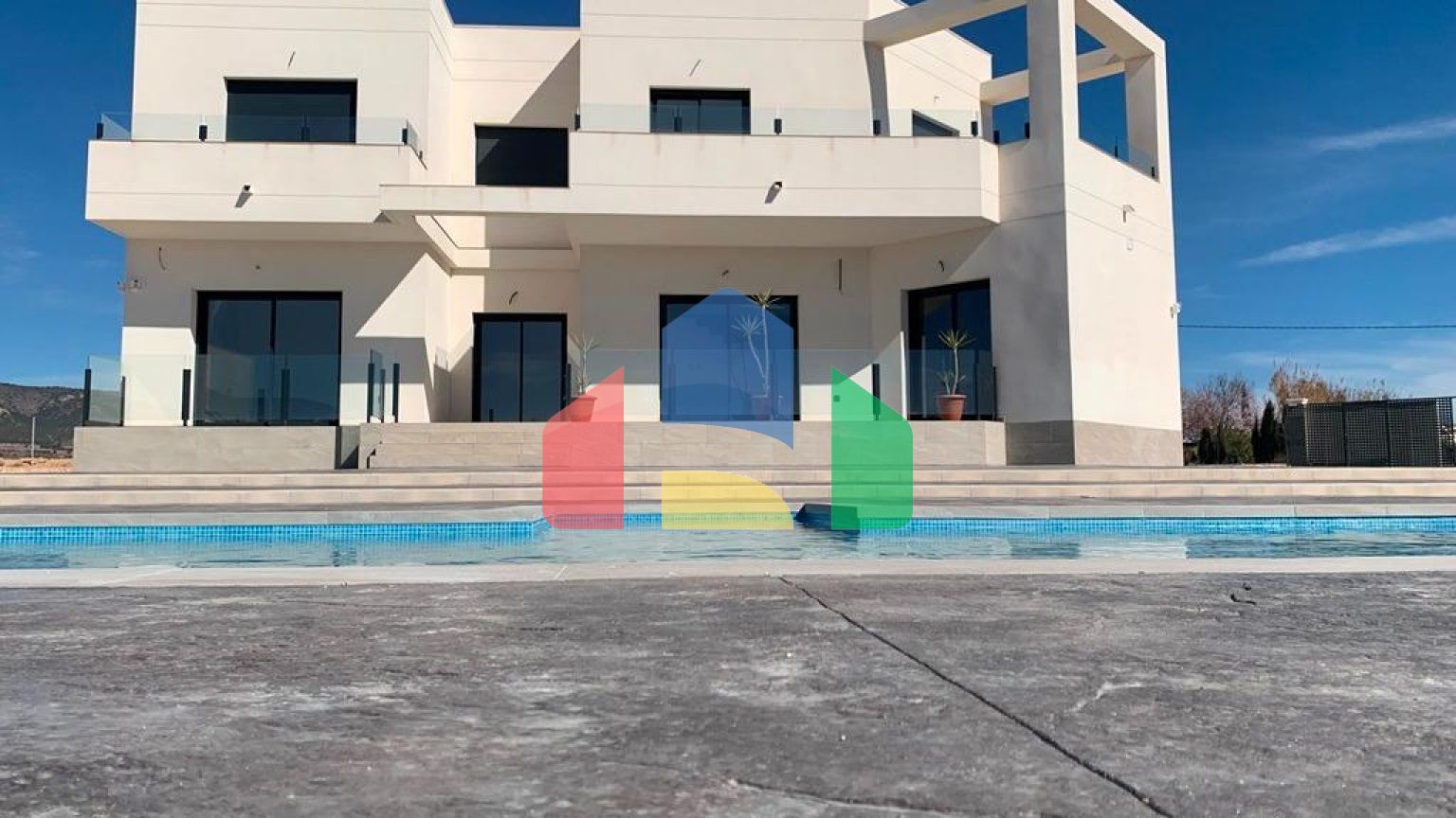 НОВЫЕ ВИЛЛЫ В ПИНОСО