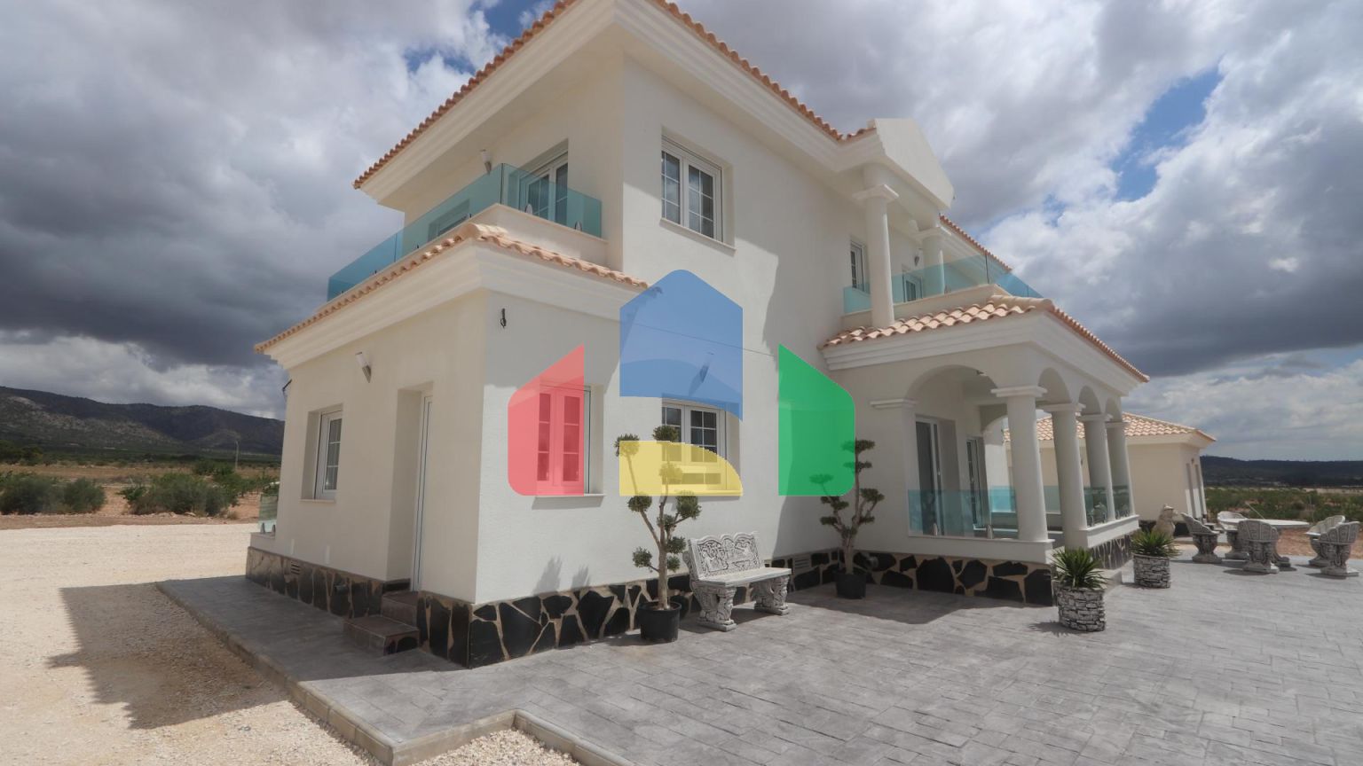 НОВЫЕ ВИЛЛЫ В ПИНОСО