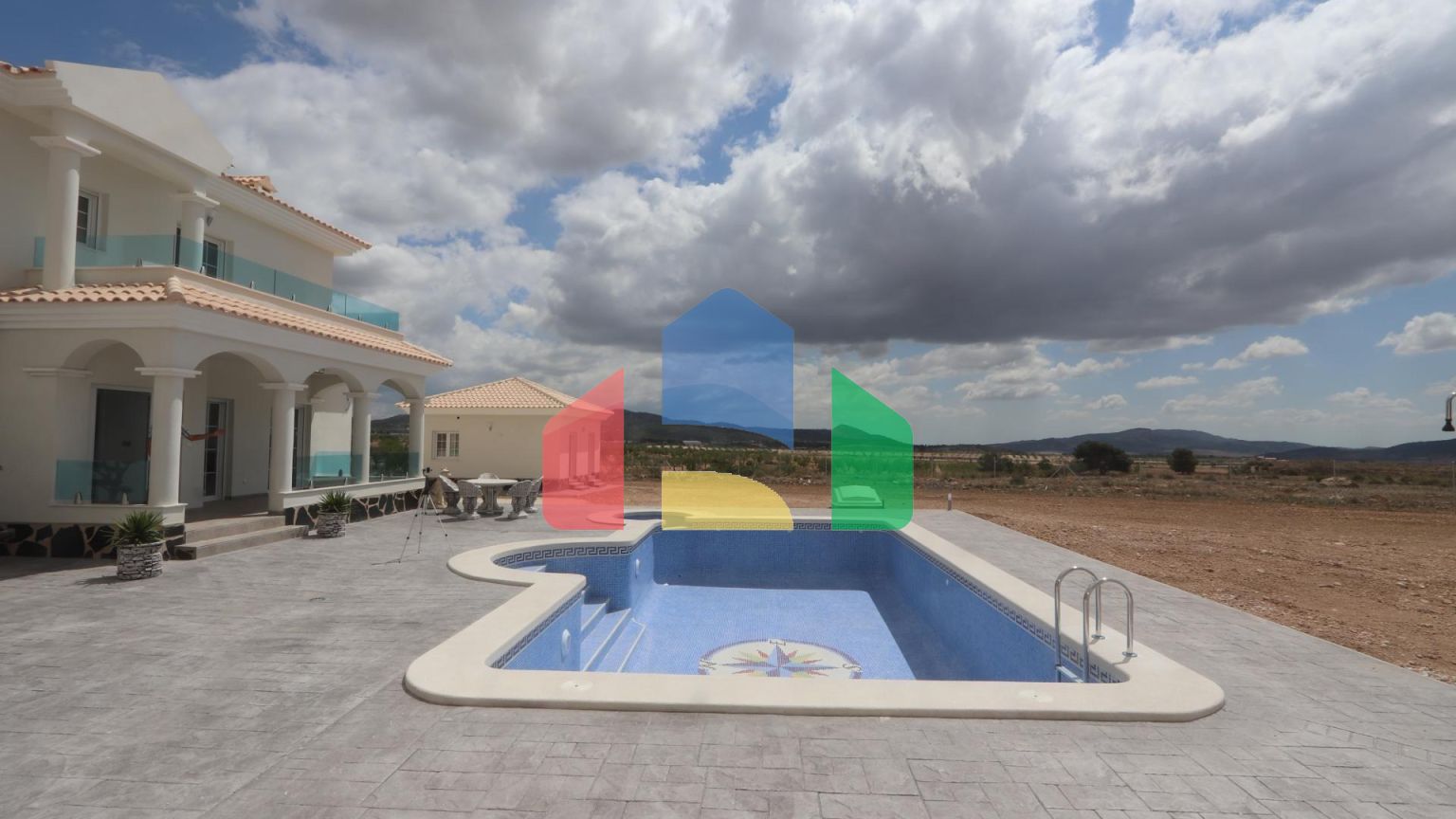 НОВЫЕ ВИЛЛЫ В ПИНОСО