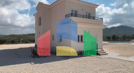 НОВЫЕ ВИЛЛЫ В ПИНОСО