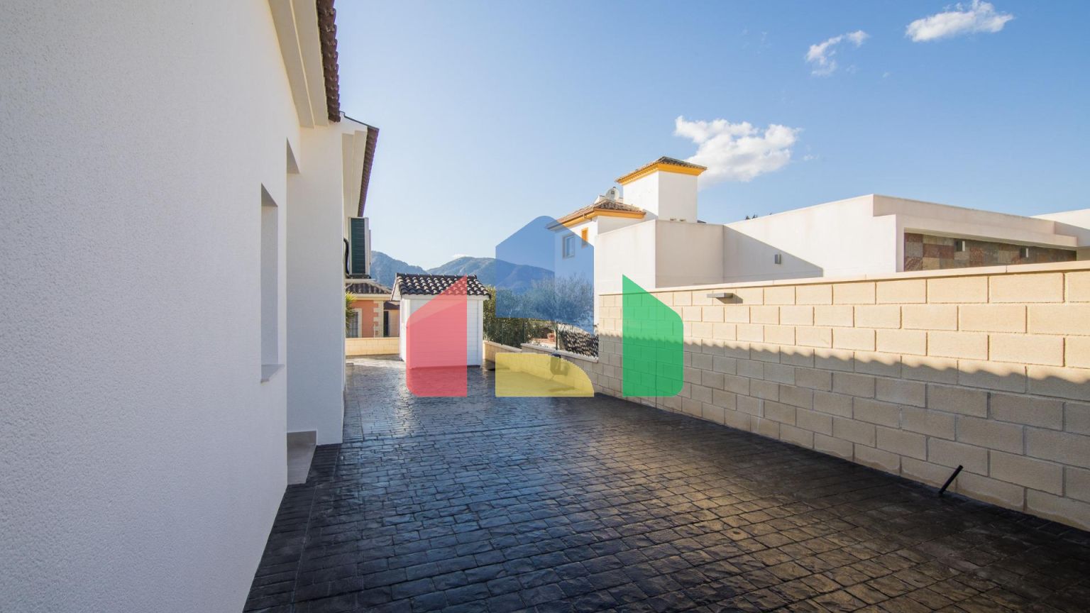 НОВЫЕ ВИЛЛЫ В ПИНОСО