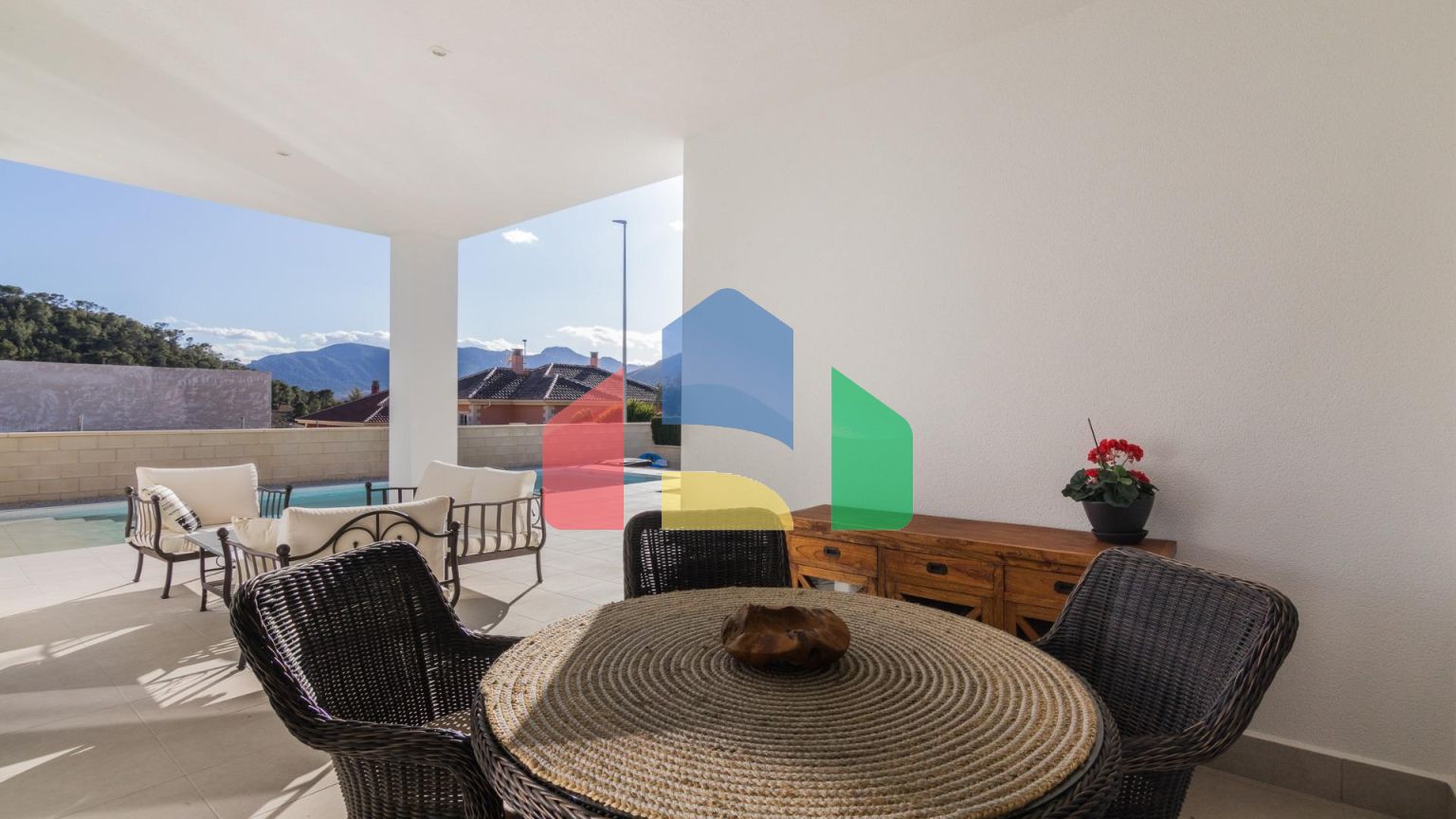 НОВЫЕ ВИЛЛЫ В ПИНОСО