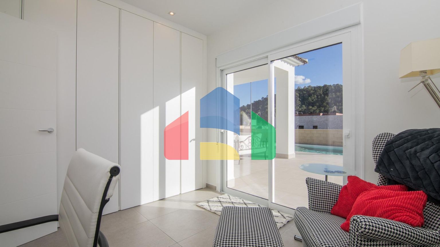 НОВЫЕ ВИЛЛЫ В ПИНОСО