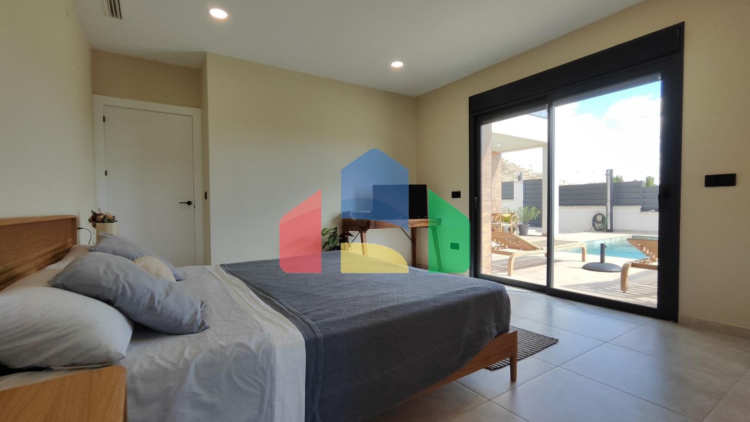 НОВЫЕ ВИЛЛЫ В ПИНОСО